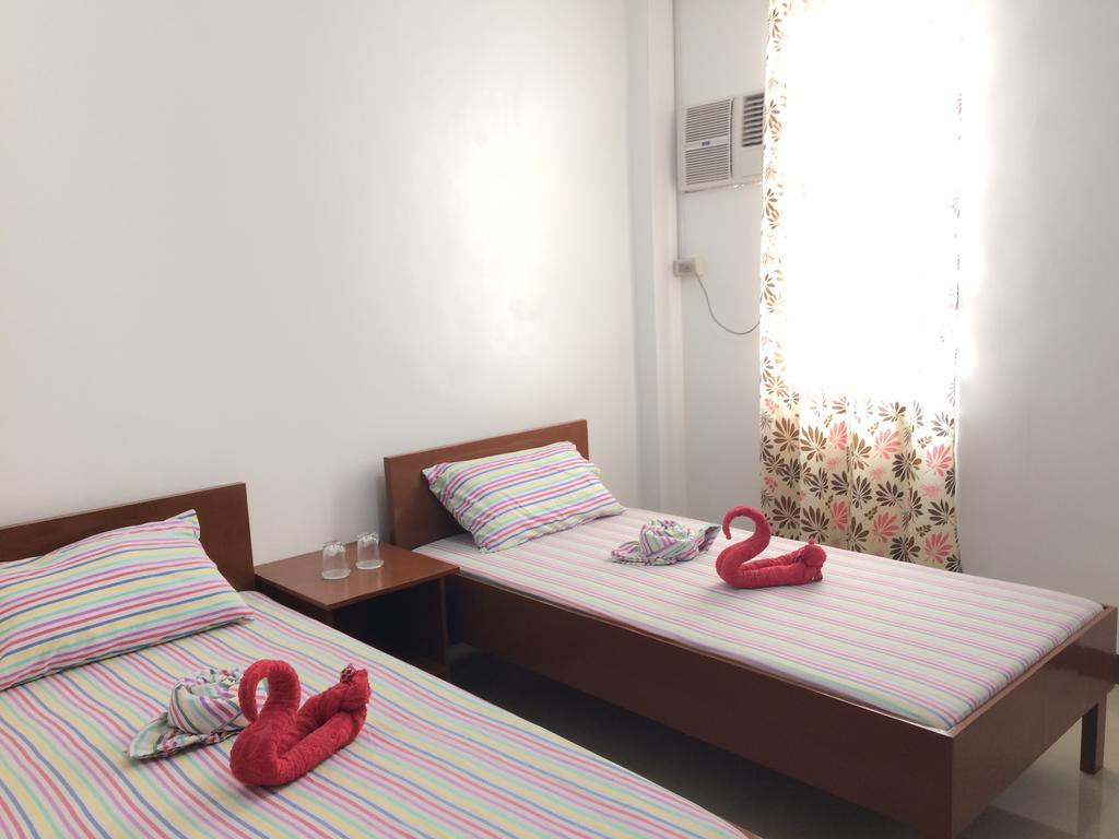 Brielles Travellers Inn Тагбиларан Сити Екстериор снимка