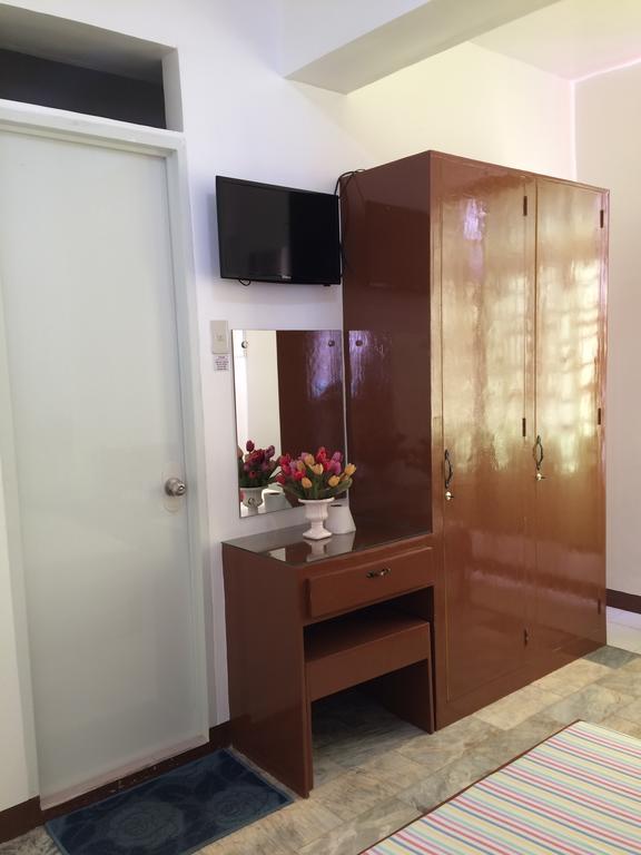 Brielles Travellers Inn Тагбиларан Сити Екстериор снимка