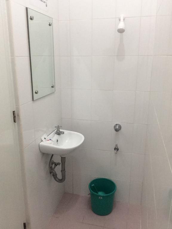 Brielles Travellers Inn Тагбиларан Сити Екстериор снимка