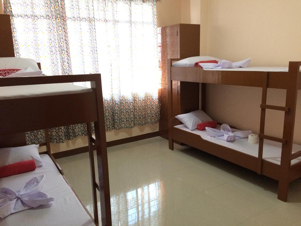 Brielles Travellers Inn Тагбиларан Сити Екстериор снимка