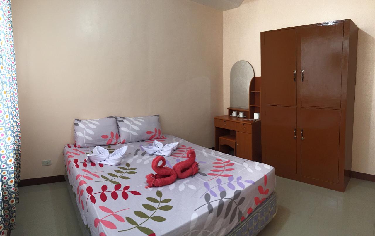 Brielles Travellers Inn Тагбиларан Сити Екстериор снимка