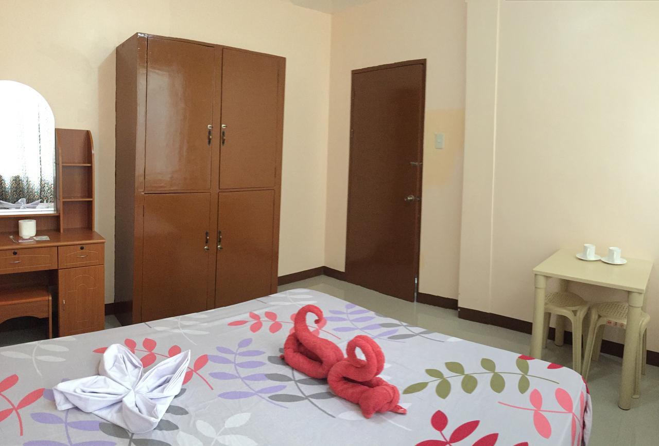 Brielles Travellers Inn Тагбиларан Сити Екстериор снимка
