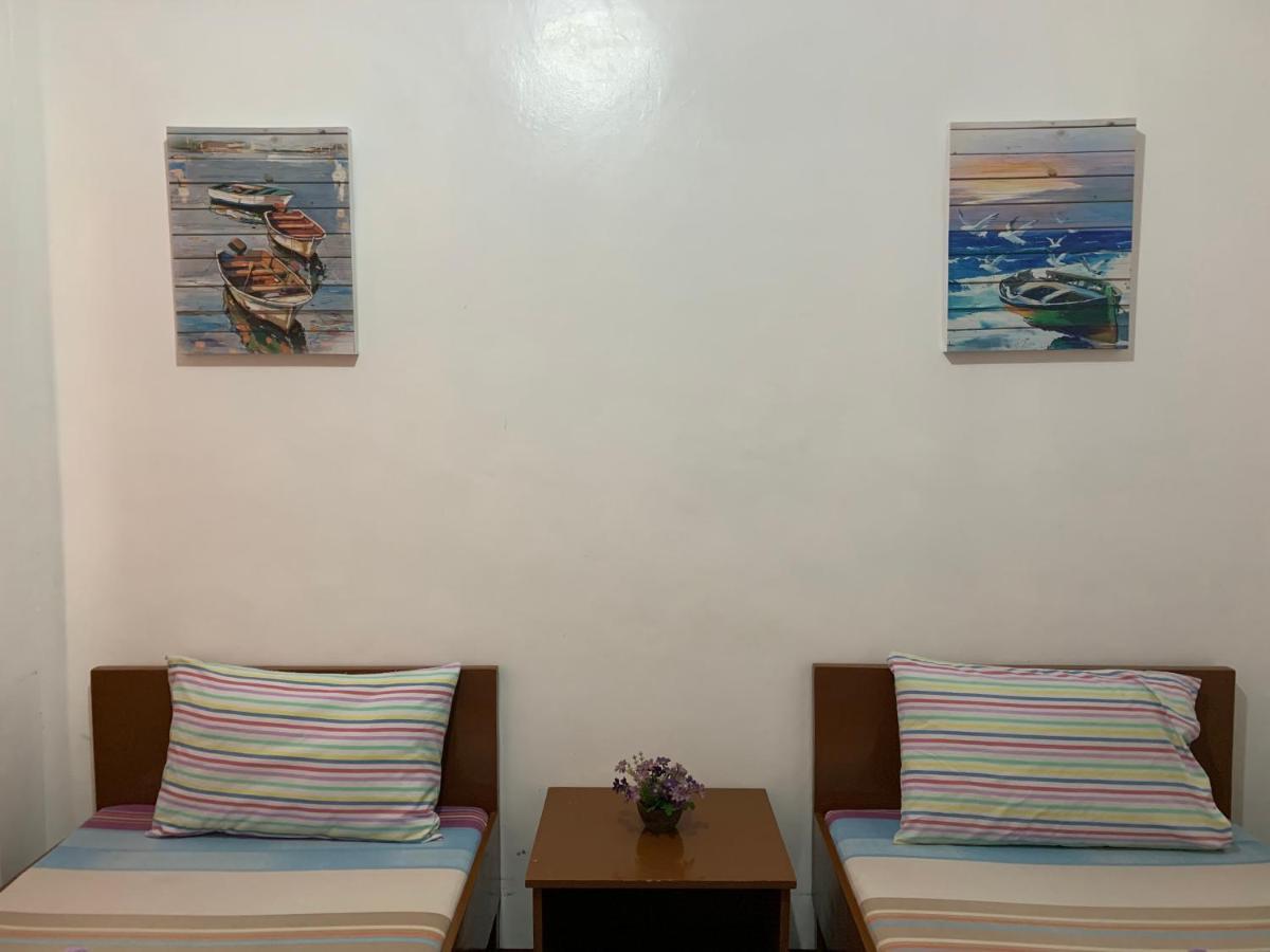 Brielles Travellers Inn Тагбиларан Сити Екстериор снимка