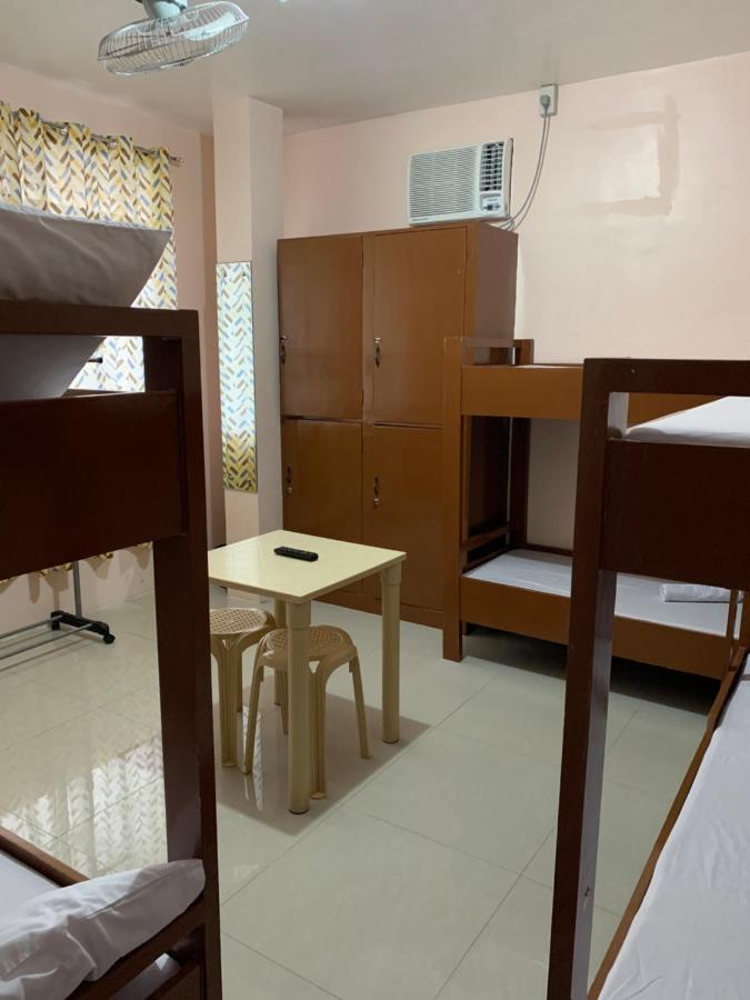 Brielles Travellers Inn Тагбиларан Сити Екстериор снимка