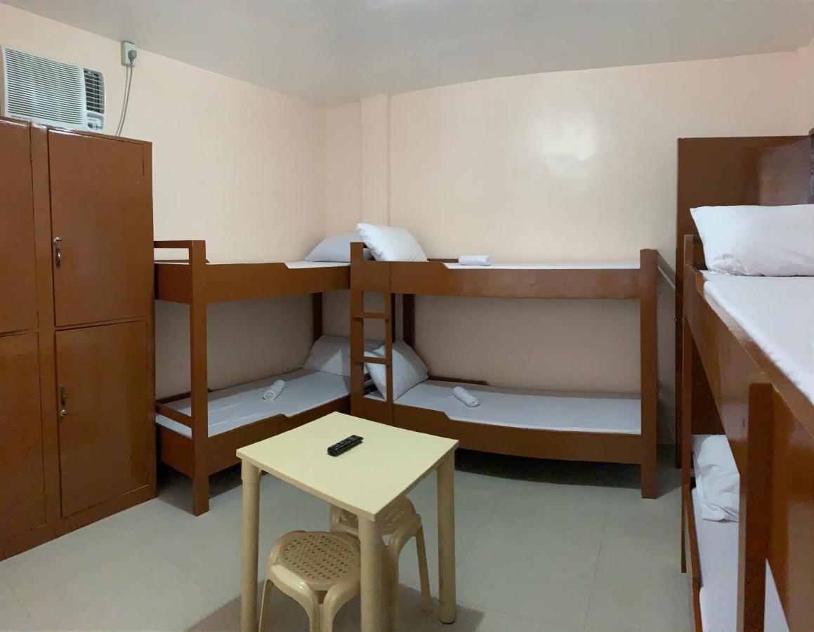 Brielles Travellers Inn Тагбиларан Сити Екстериор снимка