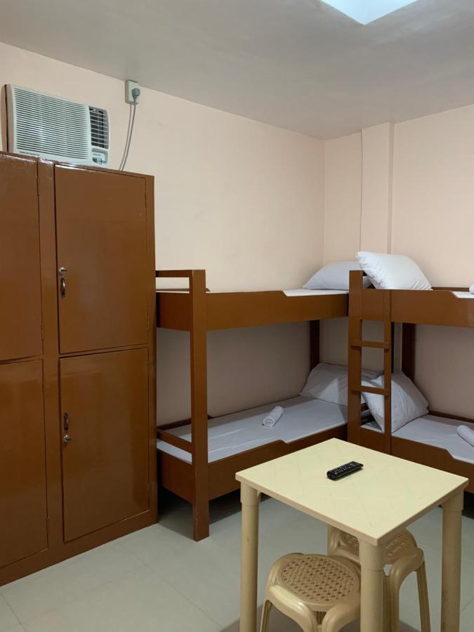 Brielles Travellers Inn Тагбиларан Сити Екстериор снимка